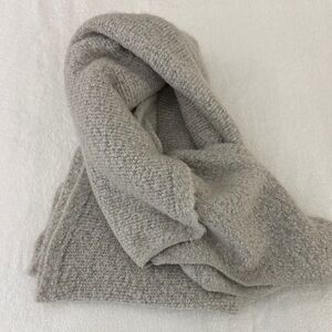 Extremely soft Gray Knit Scarf